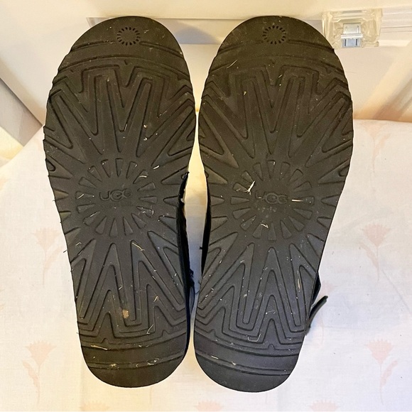 Authentic UGG Blaise mid calf patent leather boots - Picture 15 of 16